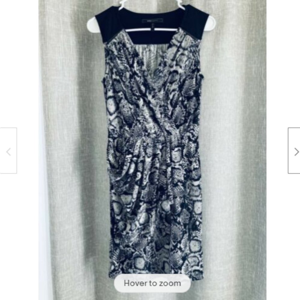 BCBGMAXAZRIA Dress Womens XS Black Gray Snakeskin Print V-Neck Sleeveless